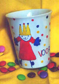 PSBeker Kinder Smarties Geel.jpg (16879 bytes)